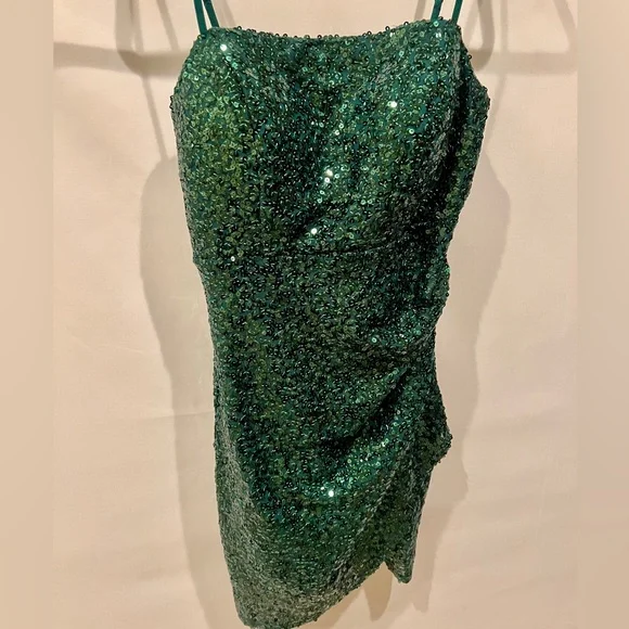 Green mini cocktail dress - Picture 2 of 4